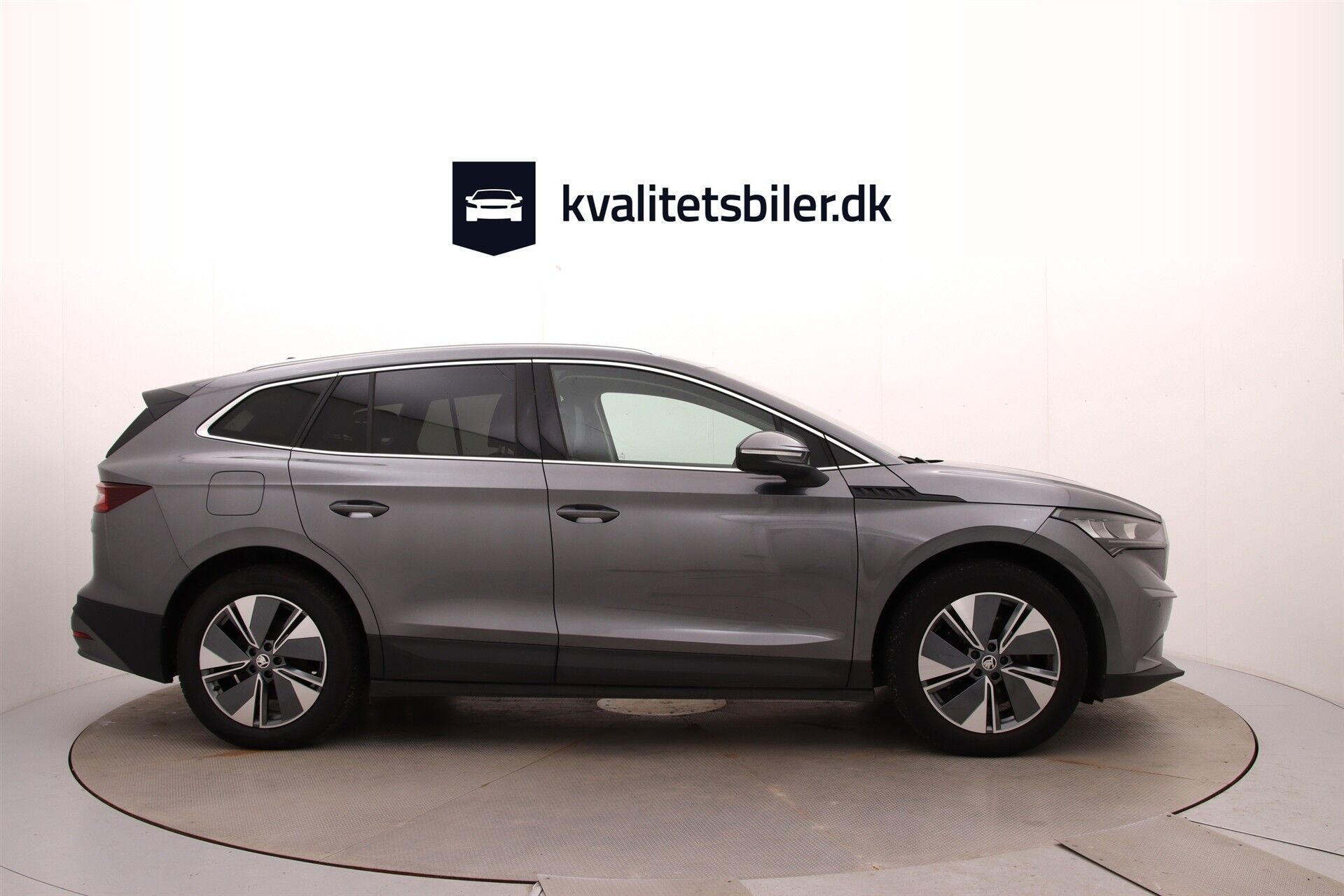 Grå Skoda Enyaq fra 2023