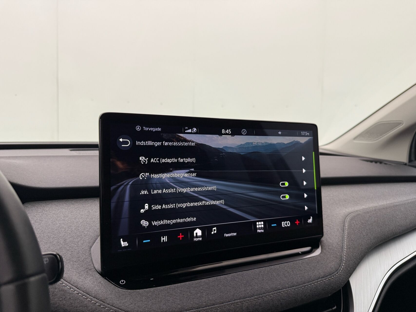 Grå Skoda Enyaq fra 2023