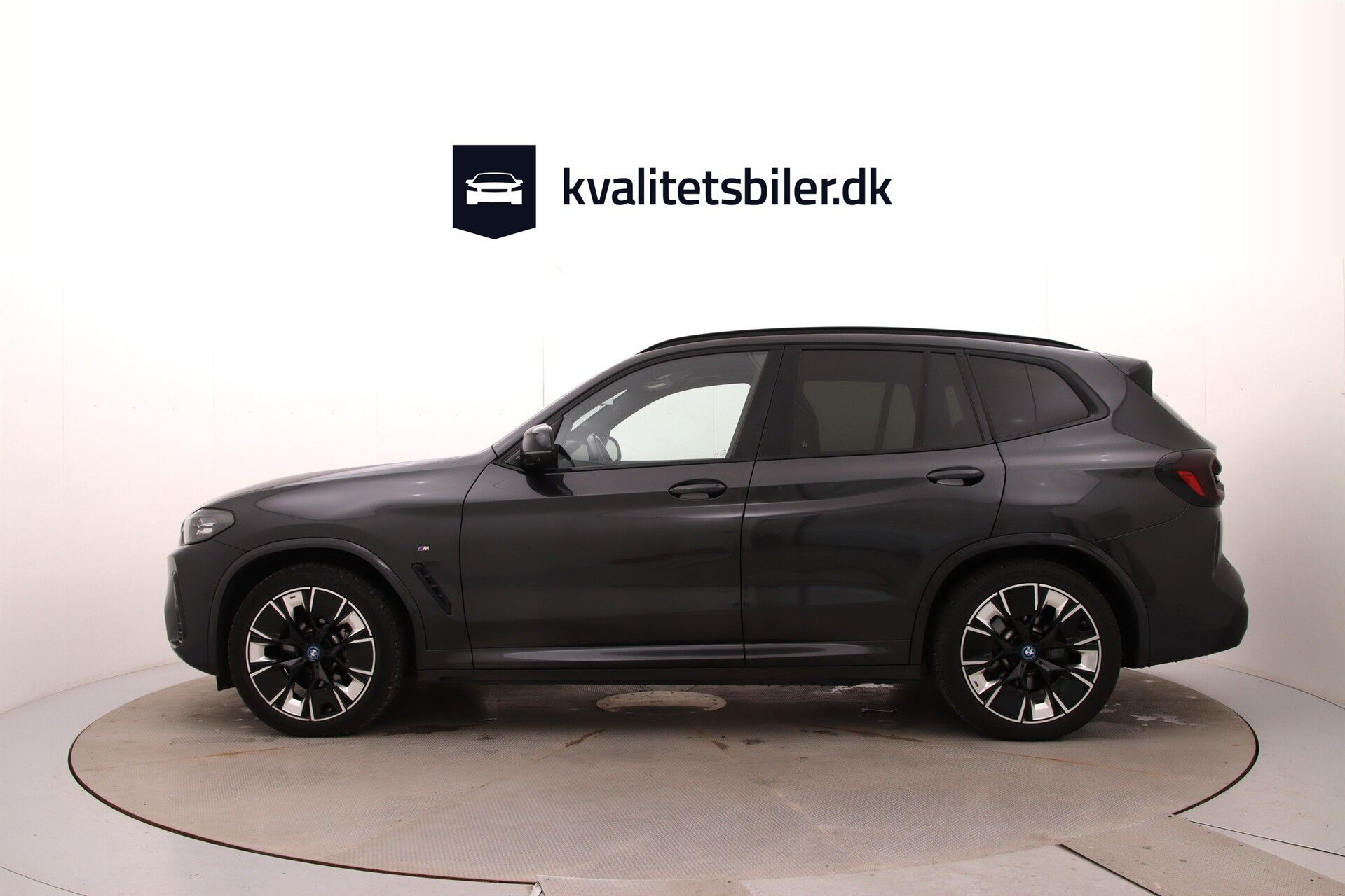 Grå BMW iX3 fra 2022