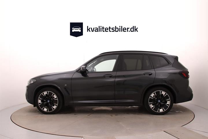 Grå BMW iX3 fra 2022
