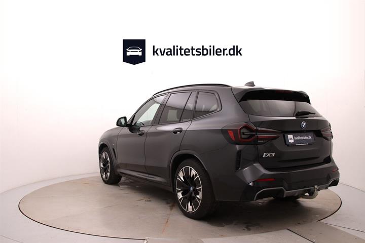 Grå BMW iX3 fra 2022
