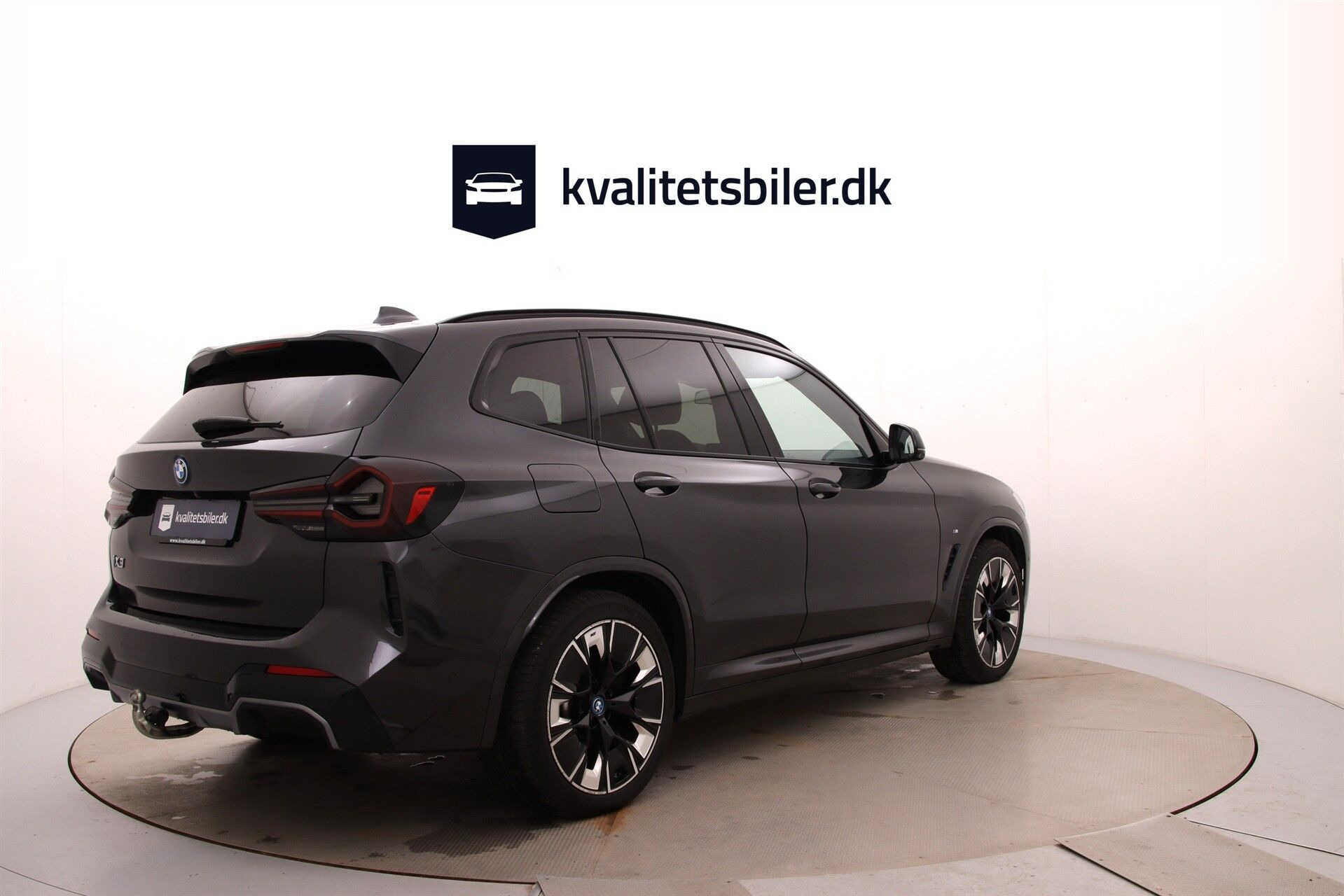 Grå BMW iX3 fra 2022