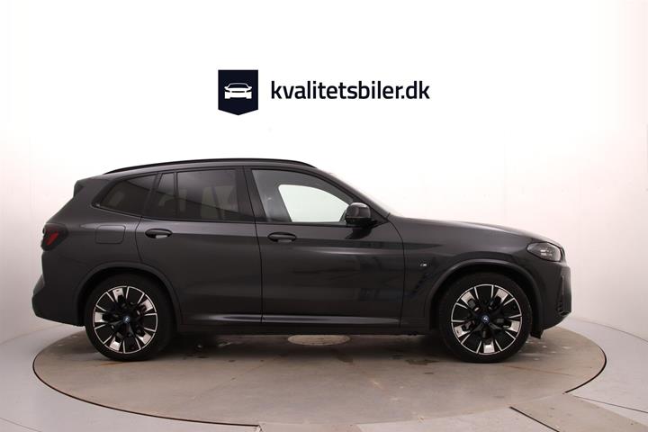 Grå BMW iX3 fra 2022