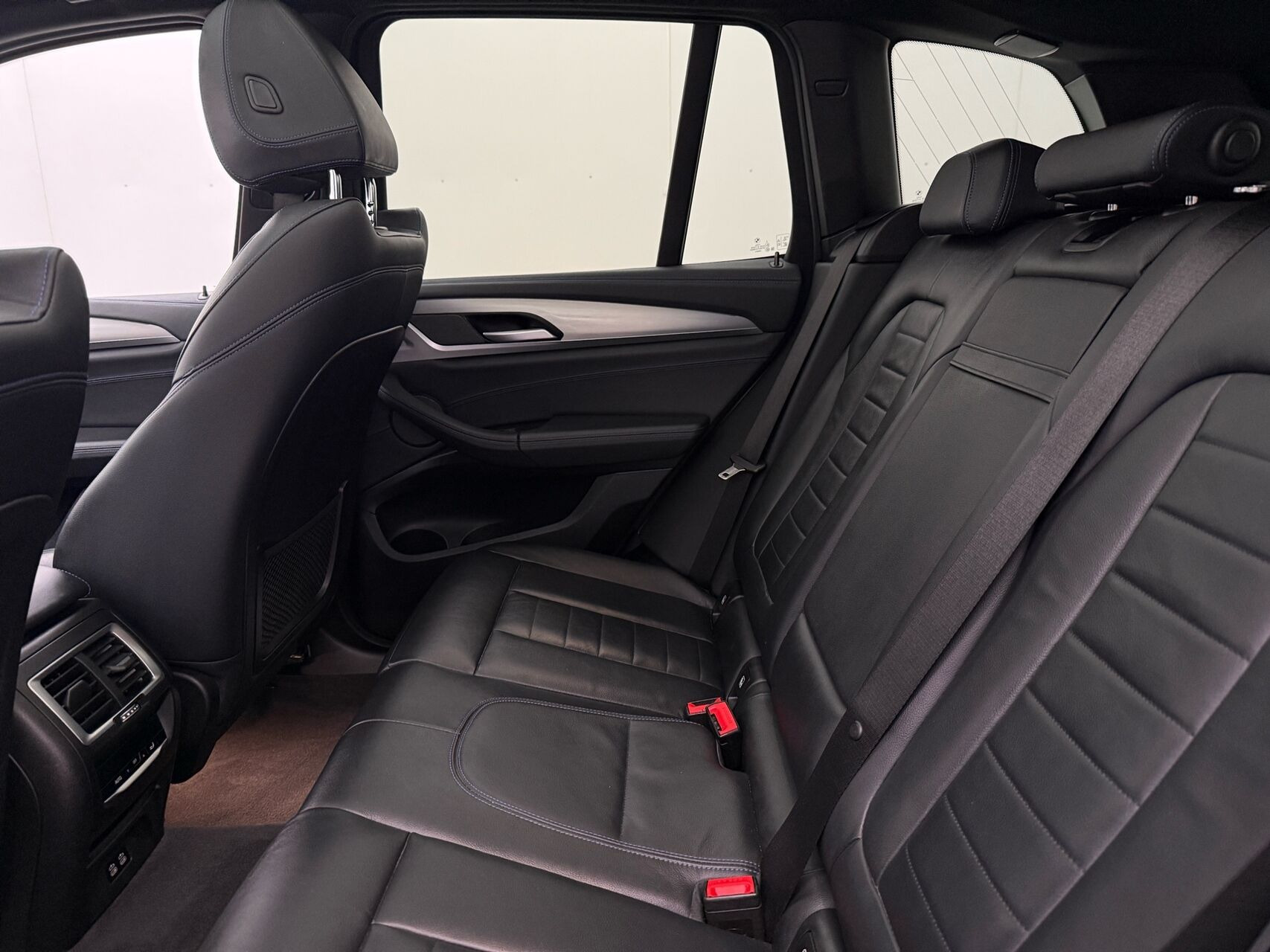 Grå BMW iX3 fra 2022