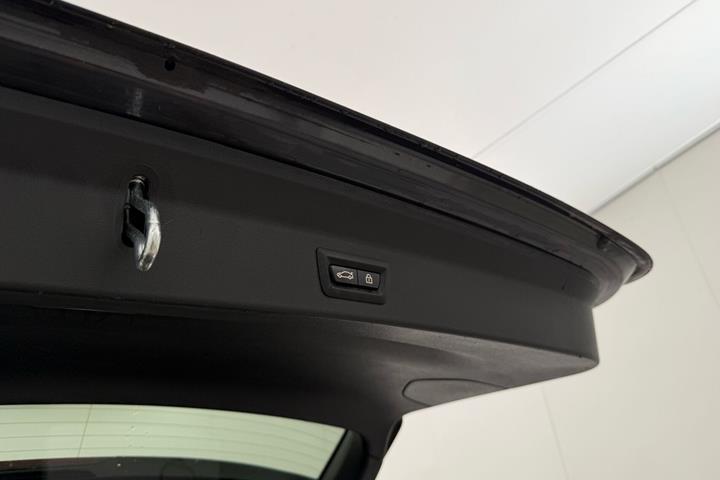 Grå BMW iX3 fra 2022