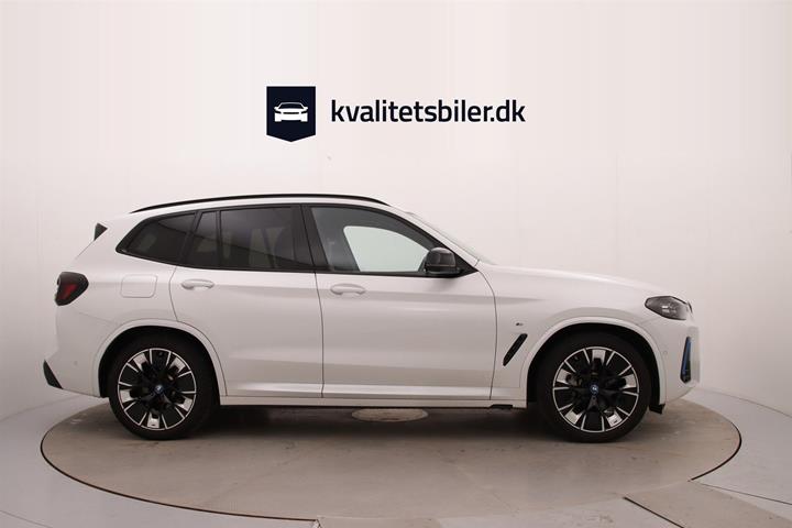 Hvid BMW iX3 fra 2022