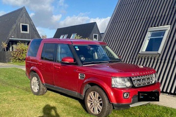 Rød Land Rover Discovery 4 fra 2014