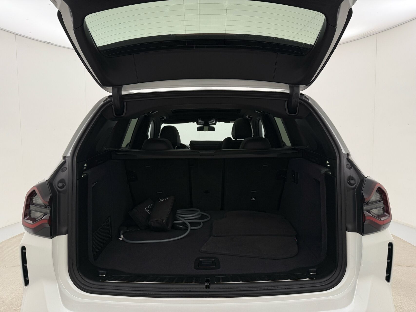 Hvid BMW iX3 fra 2022