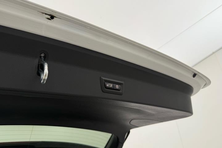 Hvid BMW iX3 fra 2022