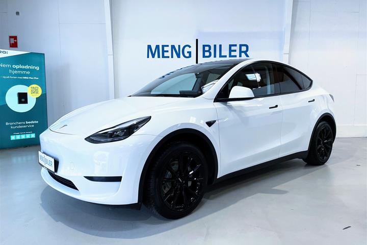 Hvid Tesla Model Y fra 2023