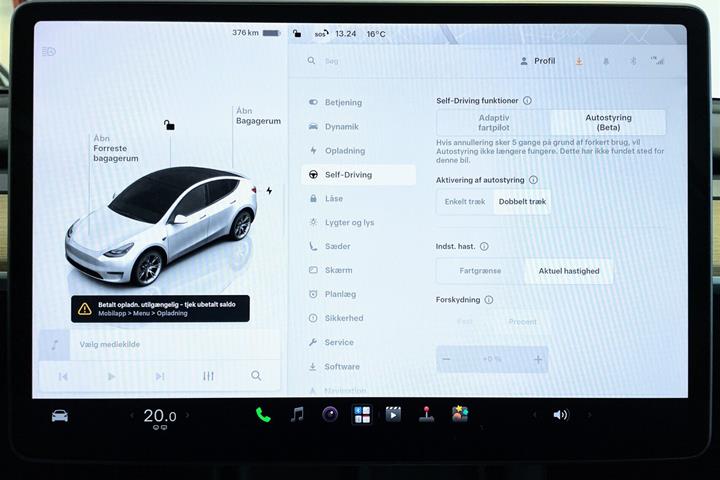 Hvid Tesla Model Y fra 2023