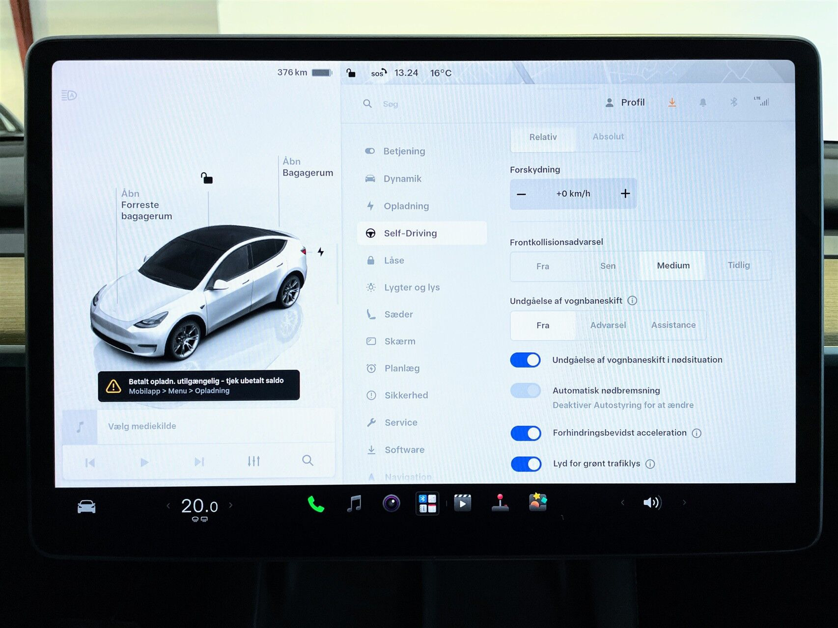 Hvid Tesla Model Y fra 2023