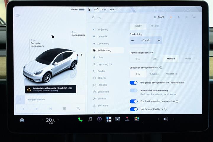 Hvid Tesla Model Y fra 2023