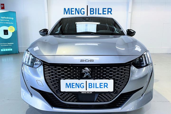 Grå Peugeot e-208 fra 2023