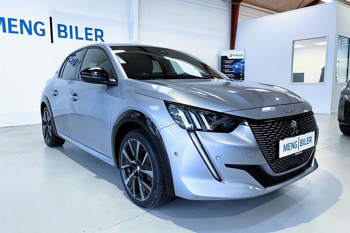 Grå Peugeot e-208 fra 2023