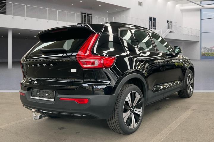 Sort Volvo XC40 fra 2023