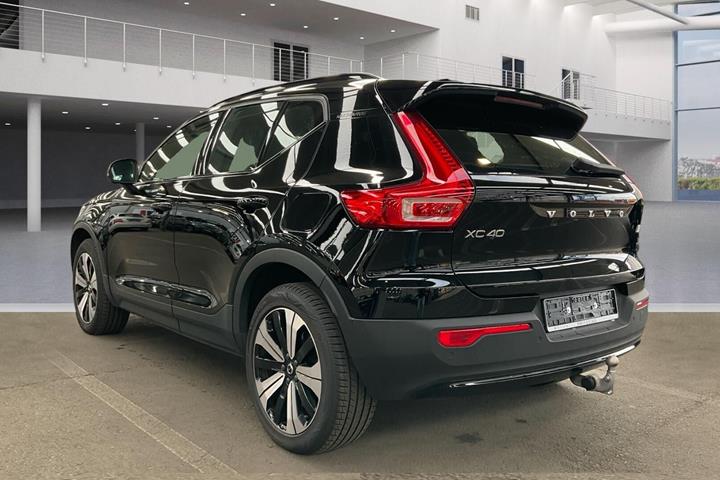 Sort Volvo XC40 fra 2023