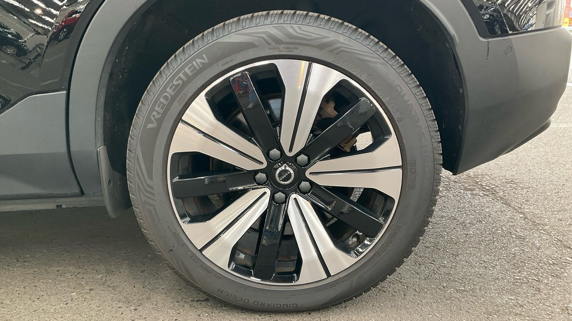 Sort Volvo XC40 fra 2023