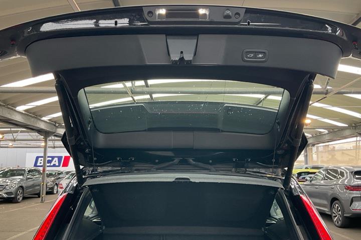 Sort Volvo XC40 fra 2023