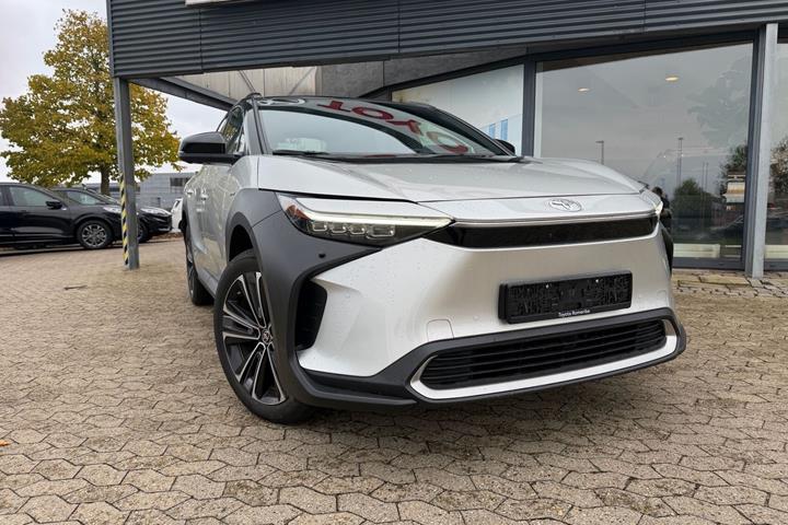 Grå Toyota BZ4X fra 2024