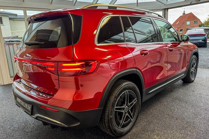 Rød Mercedes EQB250+ fra 2024