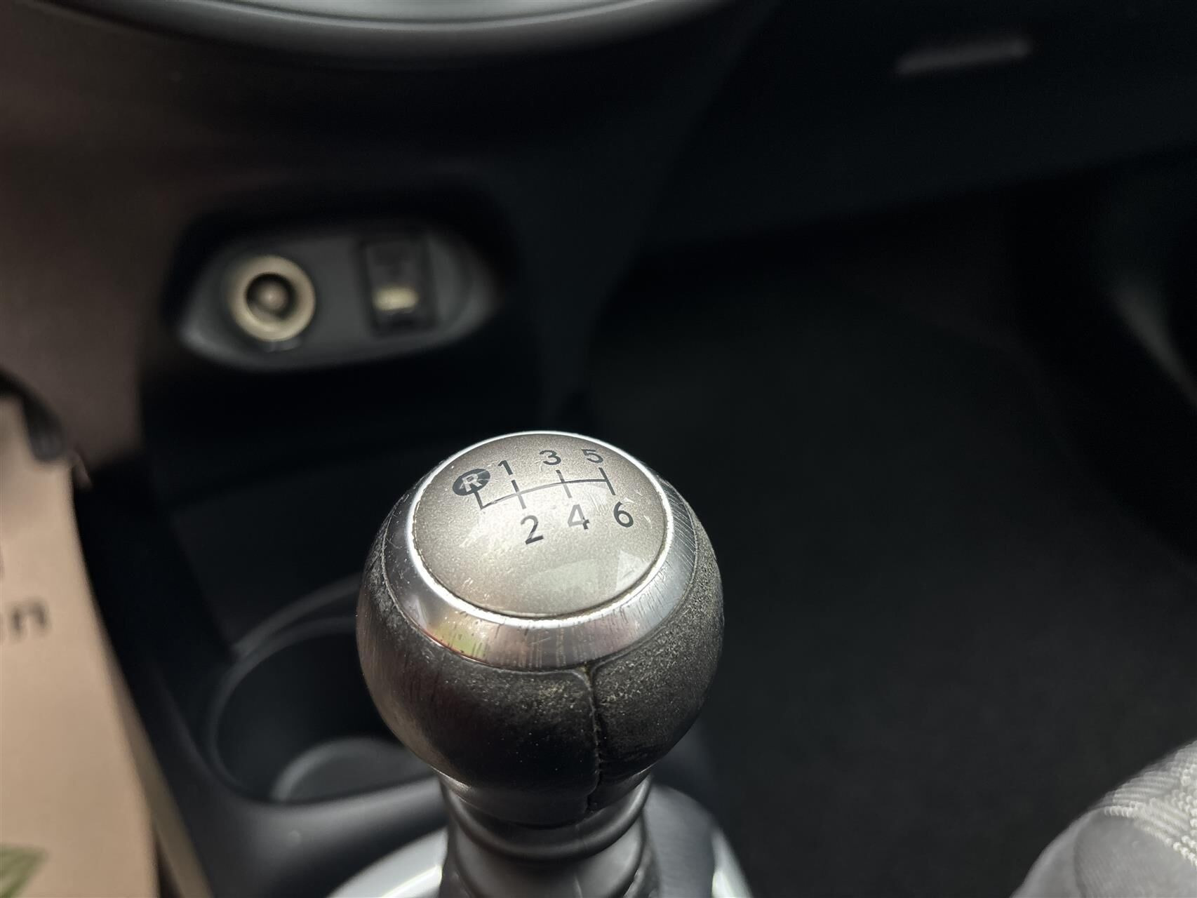 Grå Toyota Yaris fra 2015