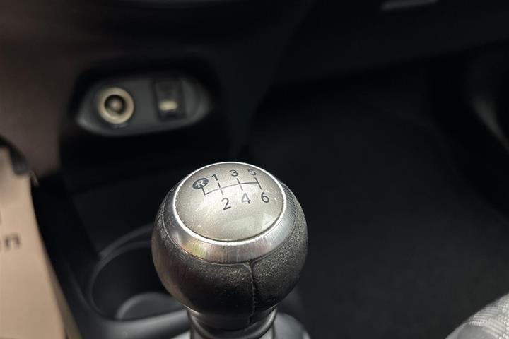 Grå Toyota Yaris fra 2015