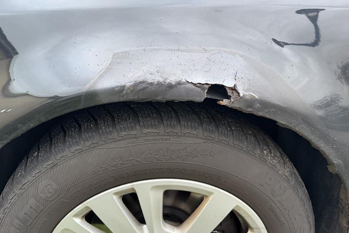 Blå Audi A6 fra 2000