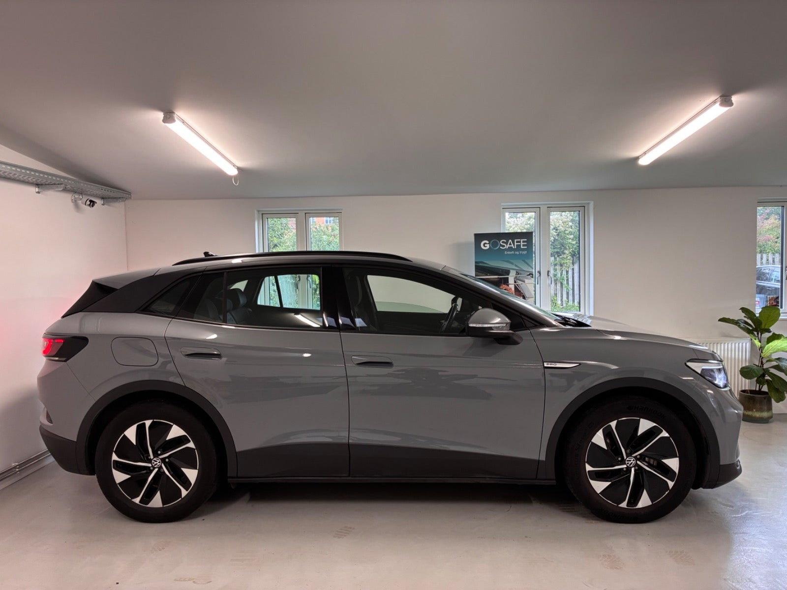 Grå VW ID.4 fra 2021