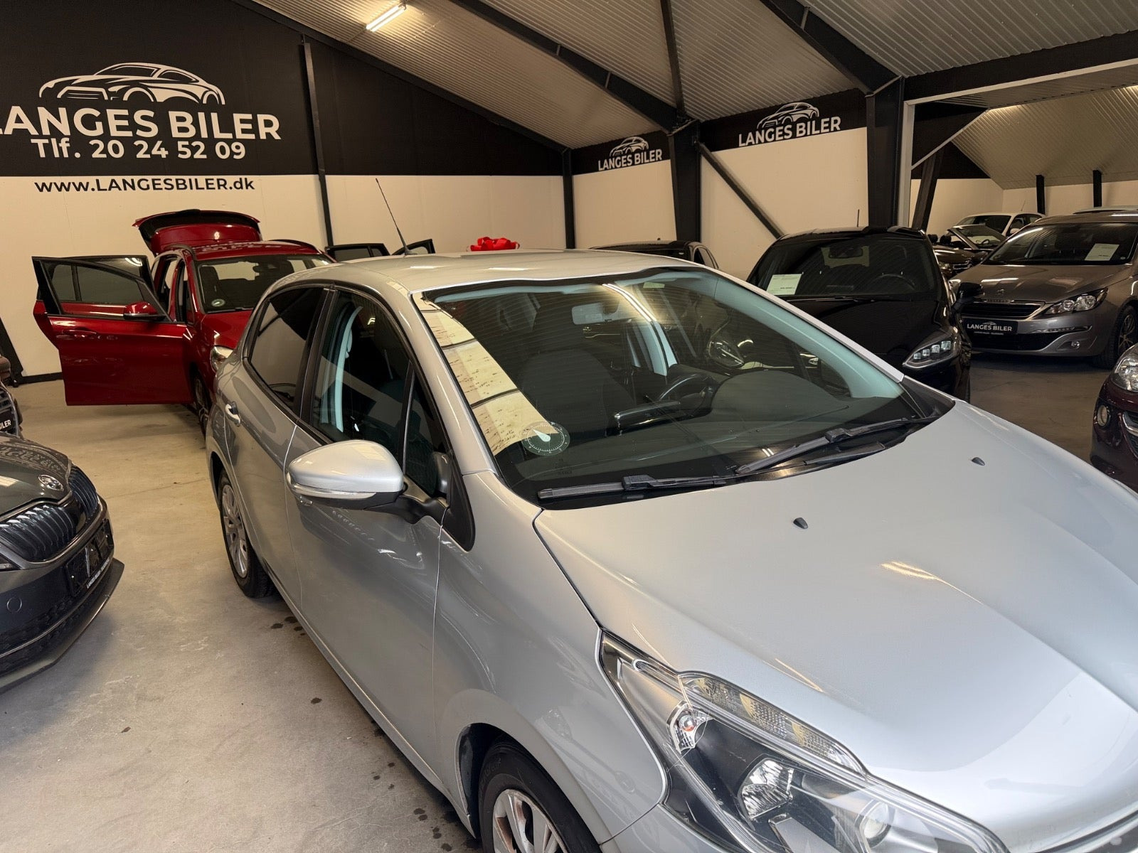 Sølv Peugeot 208 fra 2017
