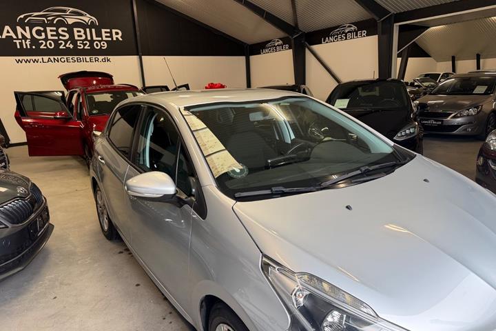 Sølv Peugeot 208 fra 2017