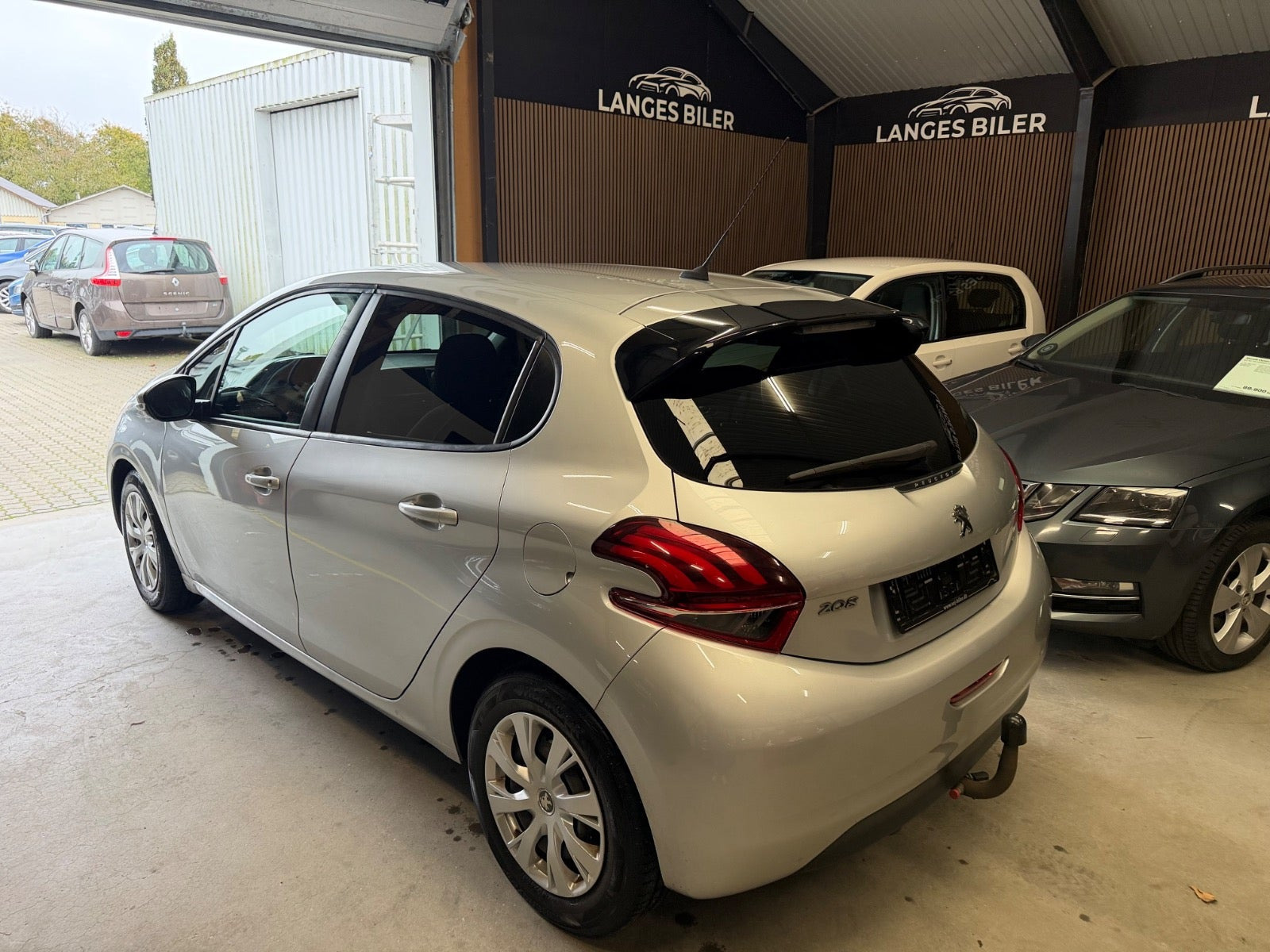 Sølv Peugeot 208 fra 2017