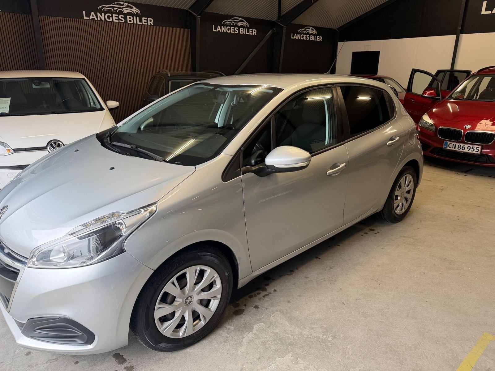 Sølv Peugeot 208 fra 2017
