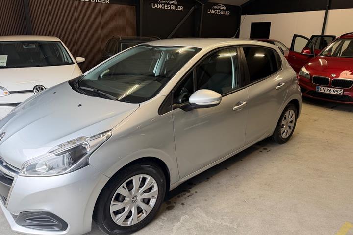 Sølv Peugeot 208 fra 2017