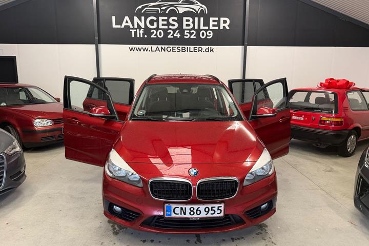 Rød BMW 216d fra 2015