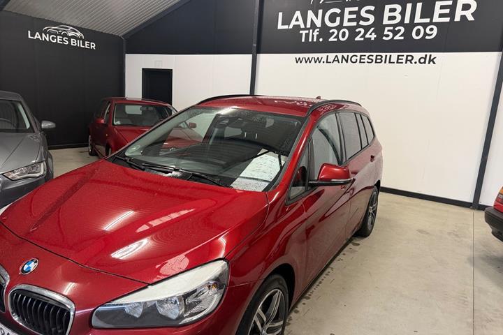 Rød BMW 216d fra 2015