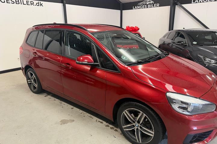 Rød BMW 216d fra 2015