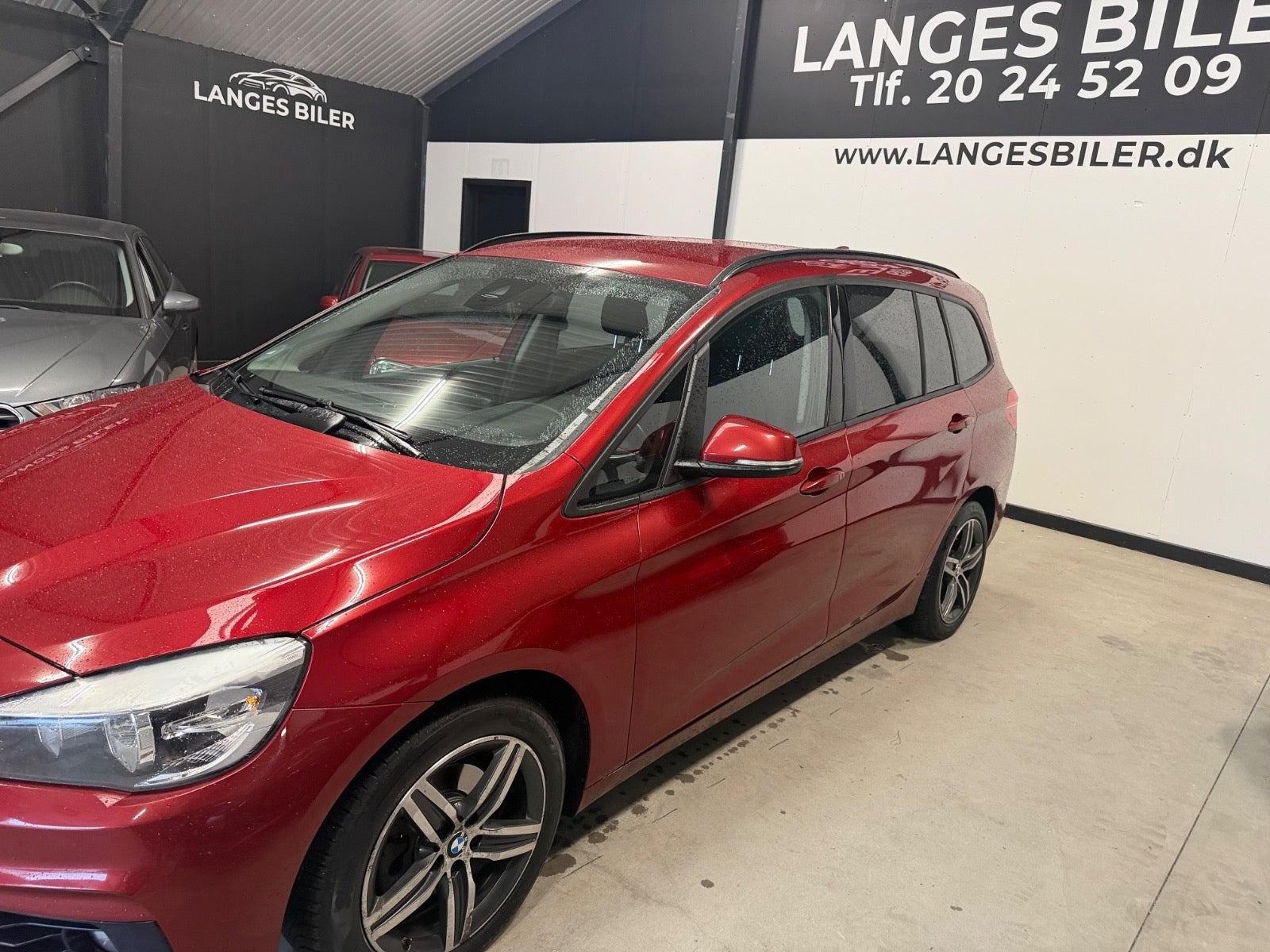 Rød BMW 216d fra 2015