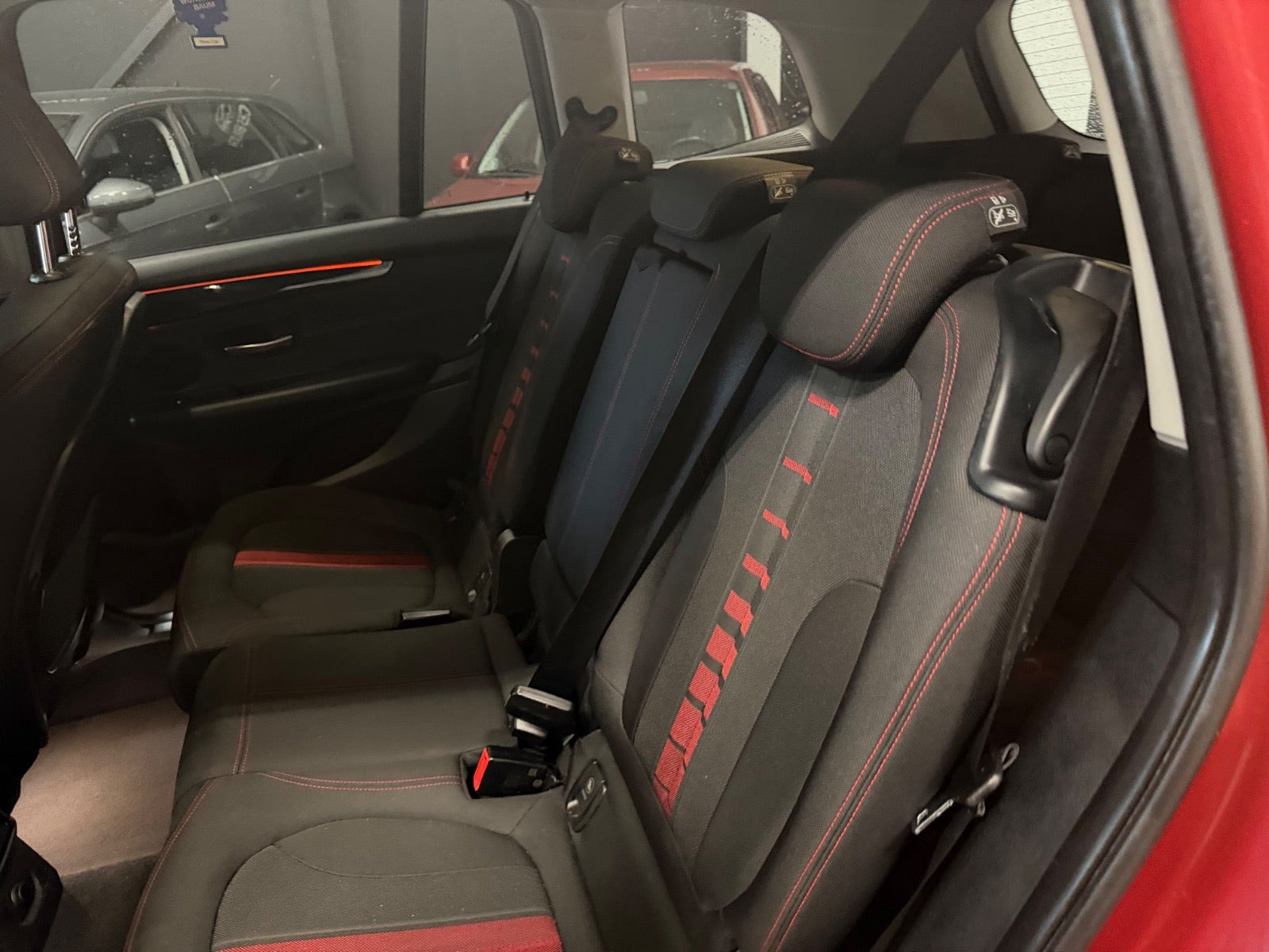 Rød BMW 216d fra 2015