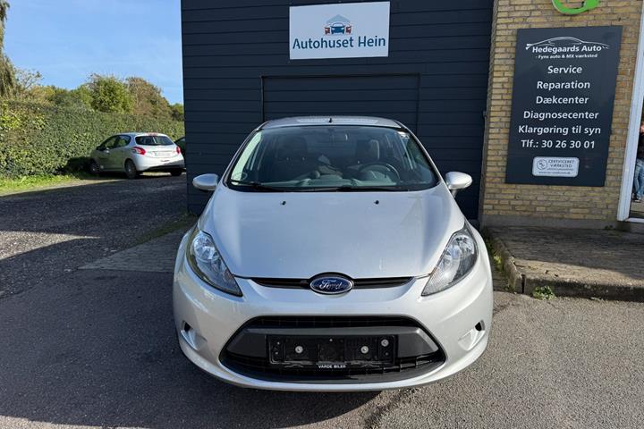 Sølv Ford Fiesta fra 2011