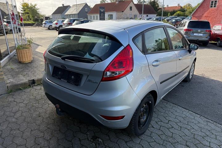 Sølv Ford Fiesta fra 2011