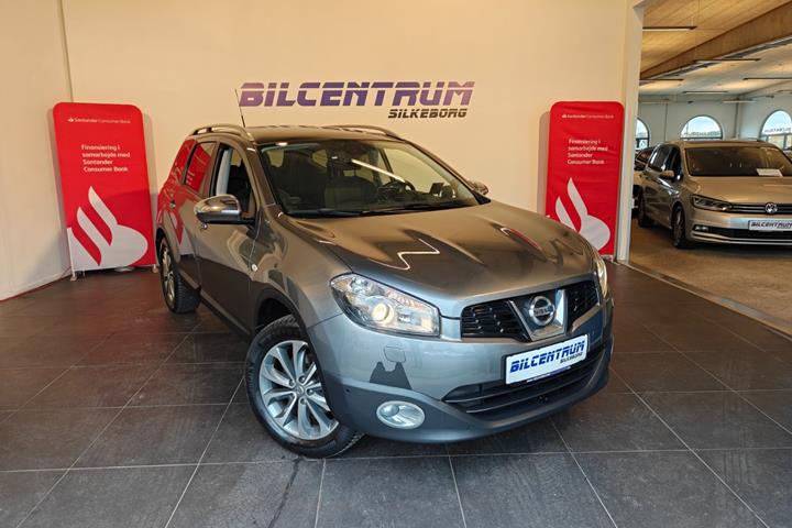Grå Nissan Qashqai+2 fra 2011