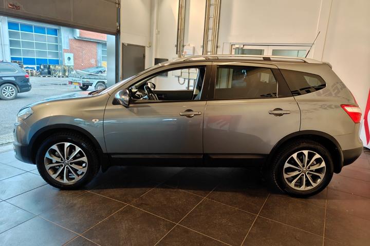 Grå Nissan Qashqai+2 fra 2011