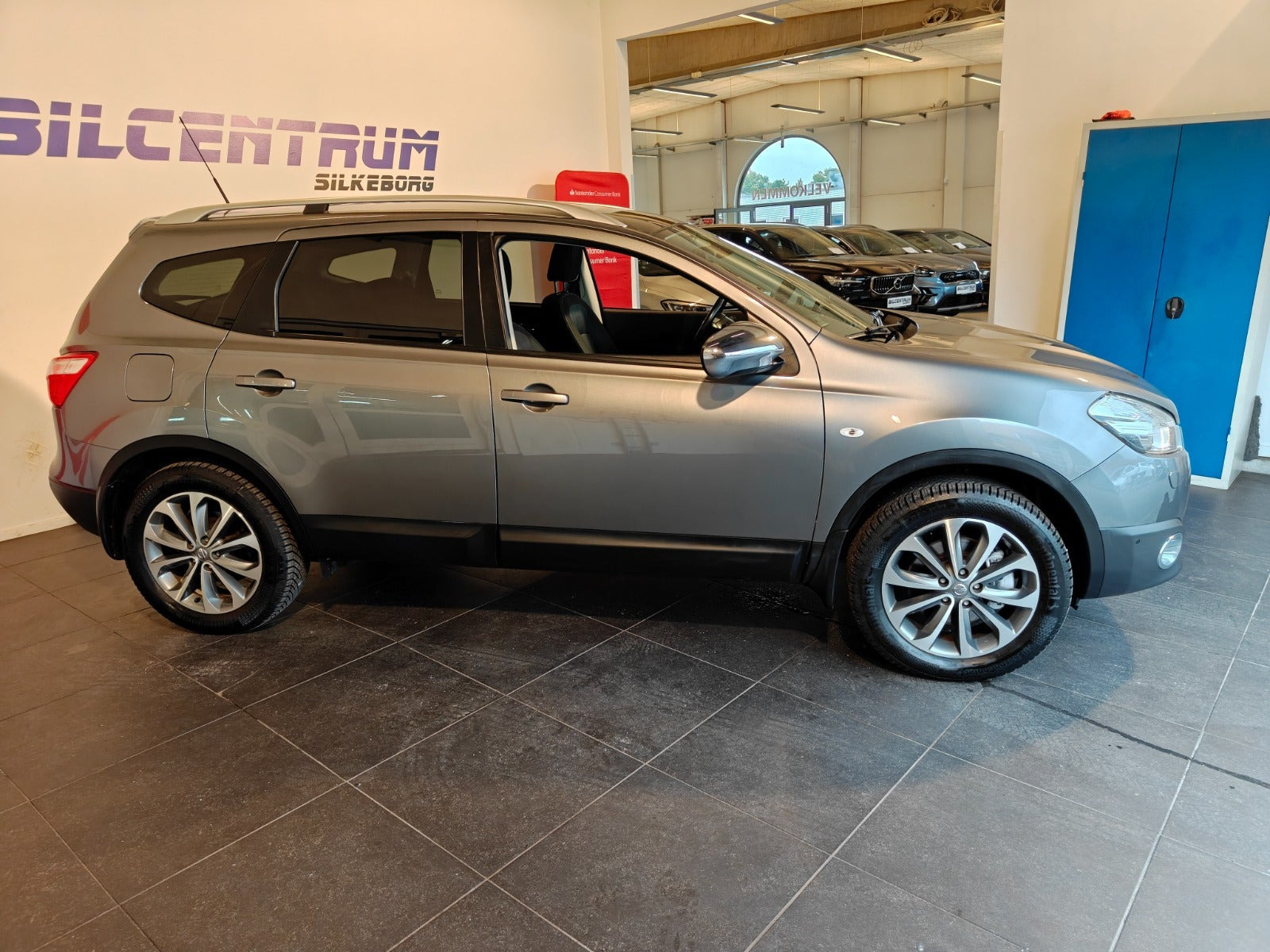 Grå Nissan Qashqai+2 fra 2011