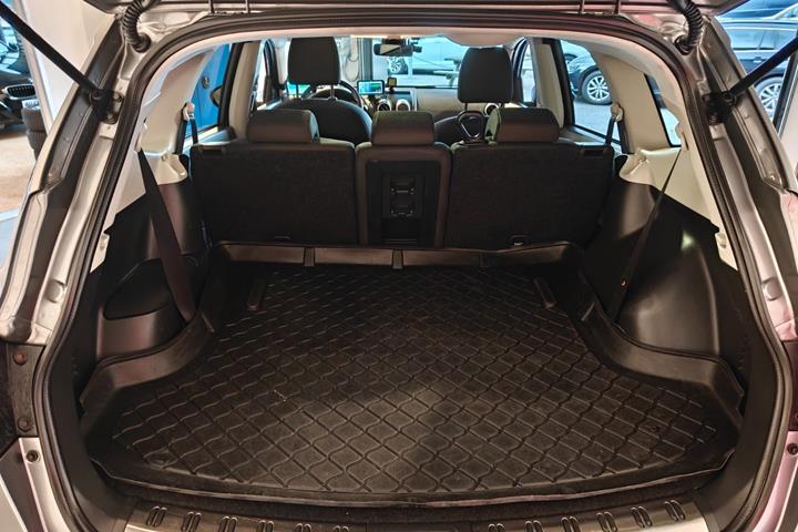 Grå Nissan Qashqai+2 fra 2011