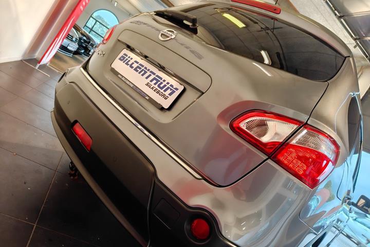 Grå Nissan Qashqai+2 fra 2011