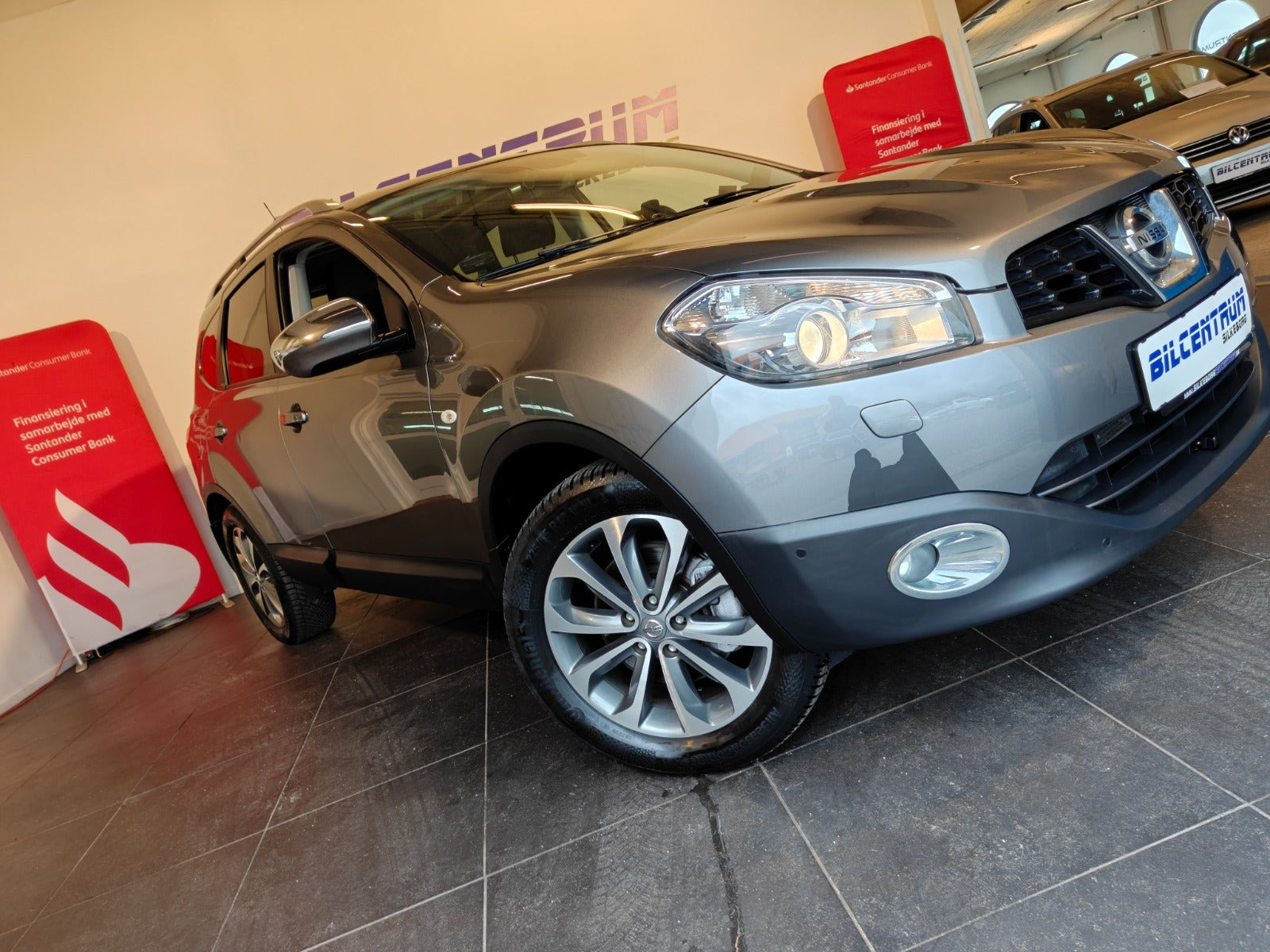 Grå Nissan Qashqai+2 fra 2011