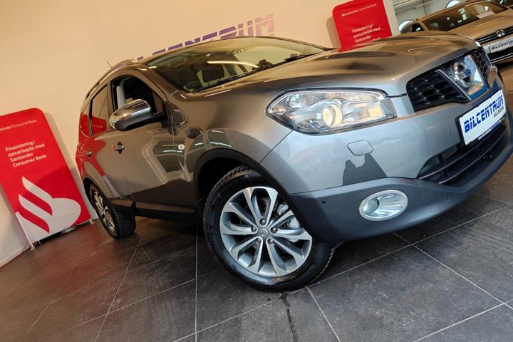 Grå Nissan Qashqai+2 fra 2011