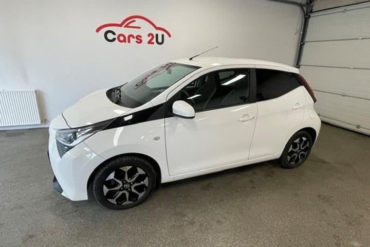 Hvid Toyota Aygo fra 2021