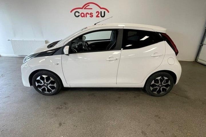 Hvid Toyota Aygo fra 2021